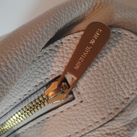 Michael Kors Raven Large Leather Shoulder Bag Creme NWOT - Picture 6 of 13